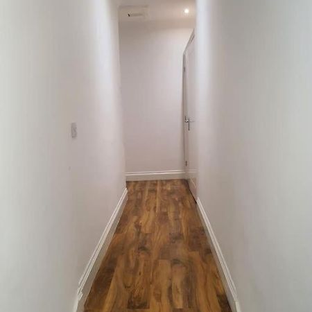Beautiful Room In Lovely Flat Лондон Экстерьер фото
