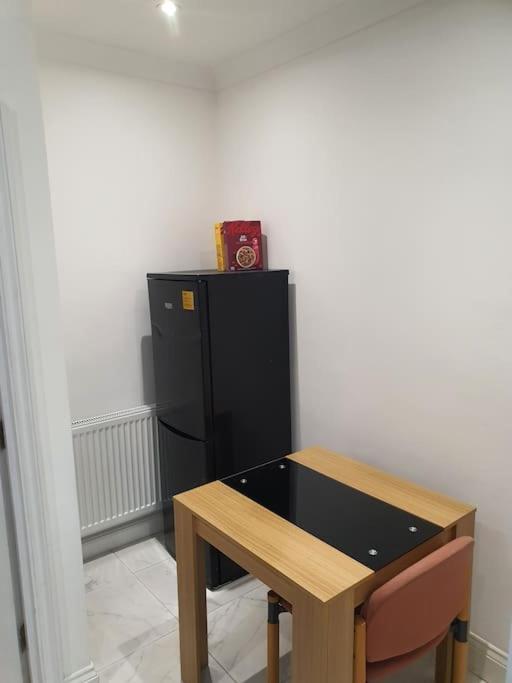 Beautiful Room In Lovely Flat Лондон Экстерьер фото